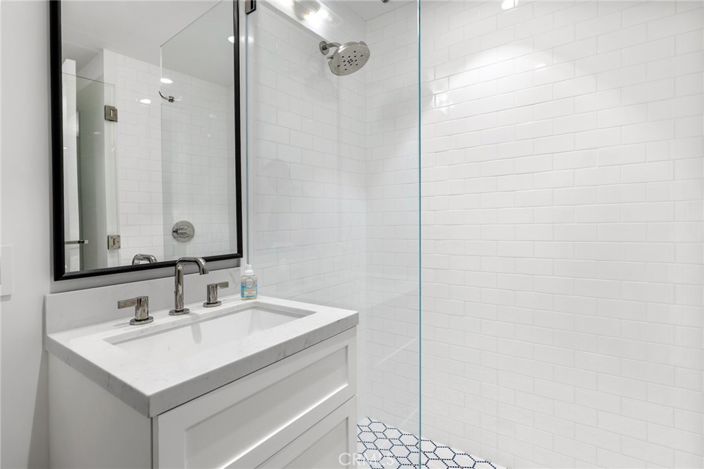 2428 The Strand Property Photo 54