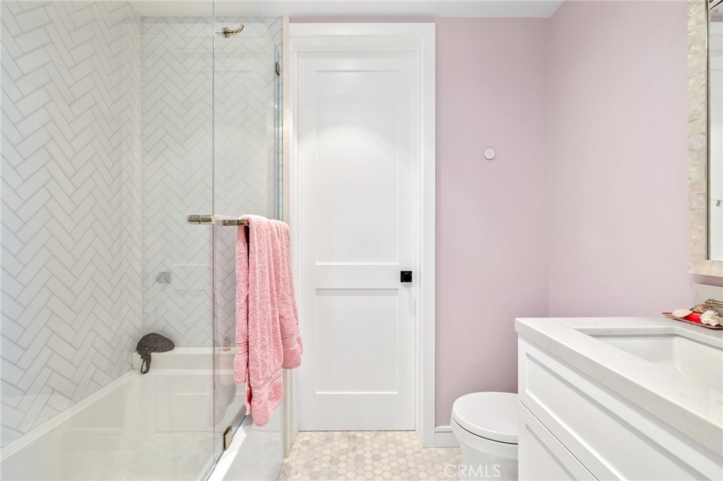 2428 The Strand Property Photo 58