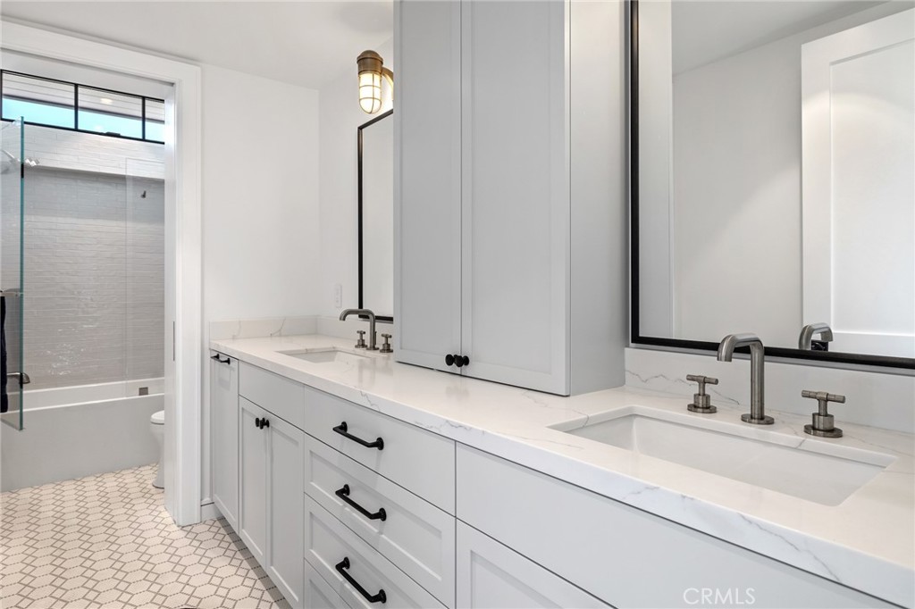 2428 The Strand Property Photo 61