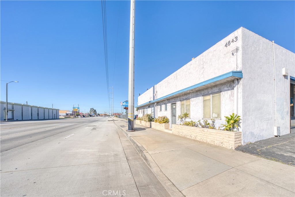 4643 W Rosecrans Property Photo 1