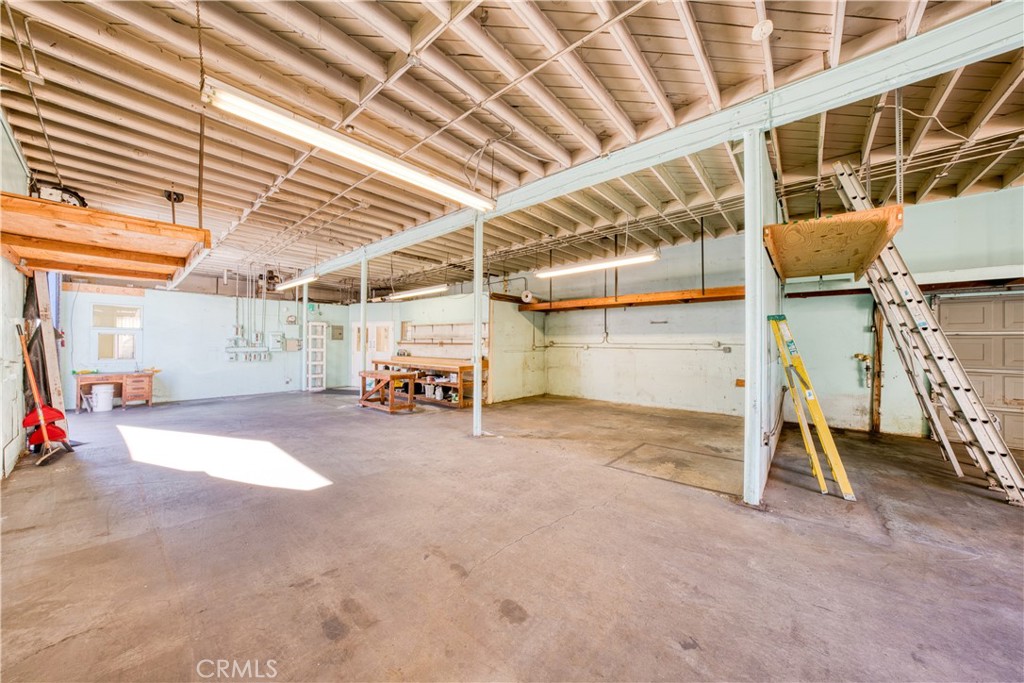 4643 W Rosecrans Property Photo 3