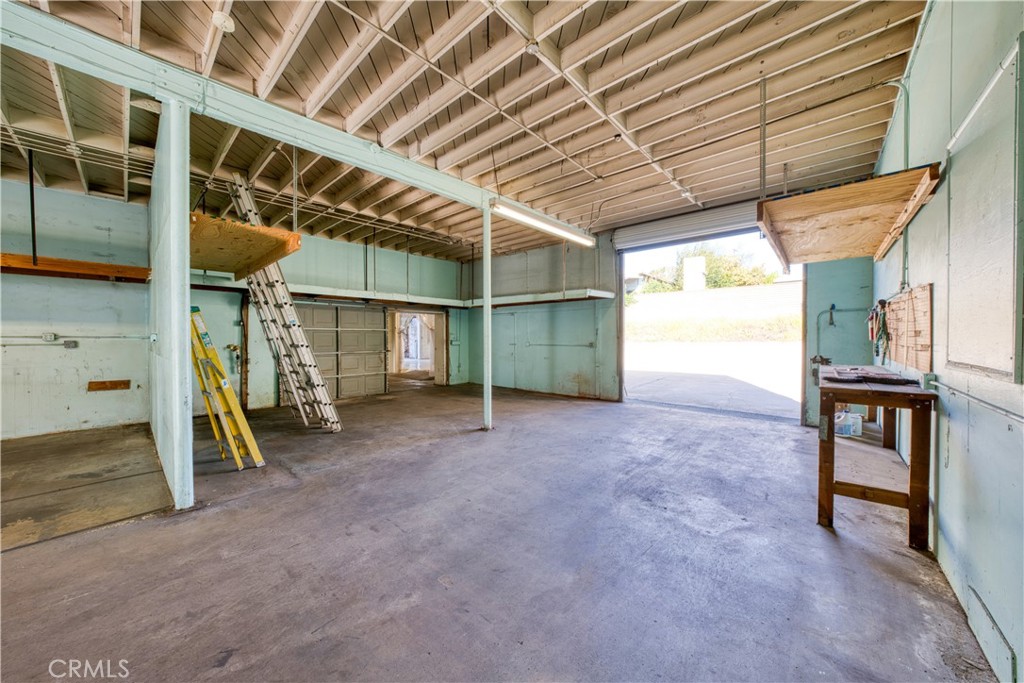 4643 W Rosecrans Property Photo 4