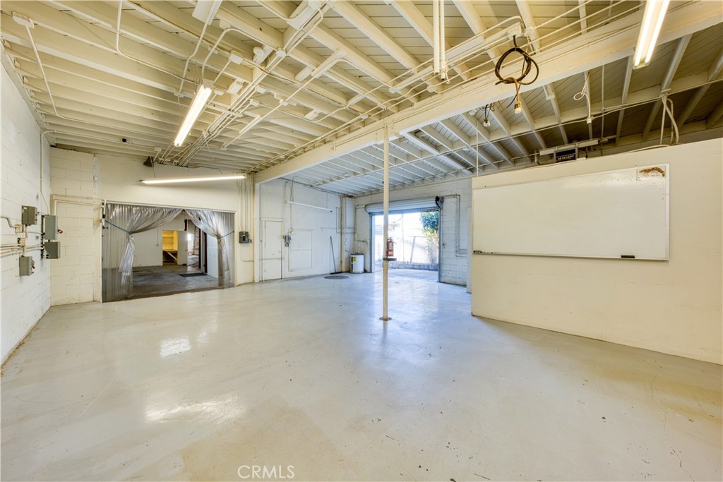 4643 W Rosecrans Property Photo 5
