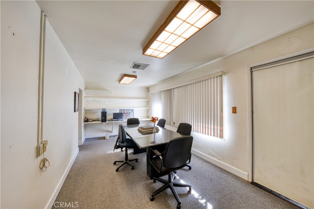 4643 W Rosecrans Property Photo 9
