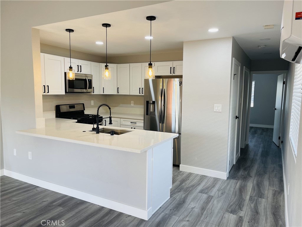 1054 W 23rd Street Property Photo 3