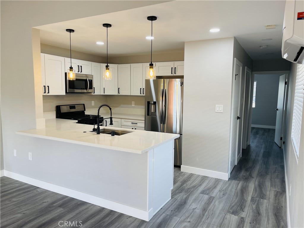 1054 W 23rd Street Property Photo 2