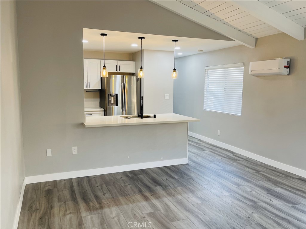 1054 W 23rd Street Property Photo 3