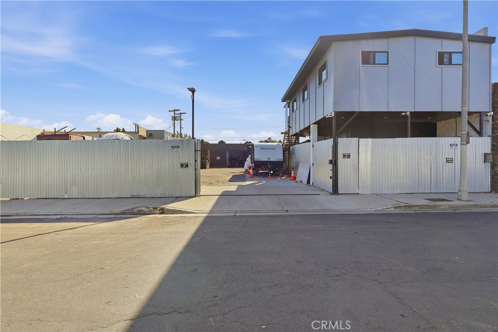 1040 1048 251st Property Photo 1