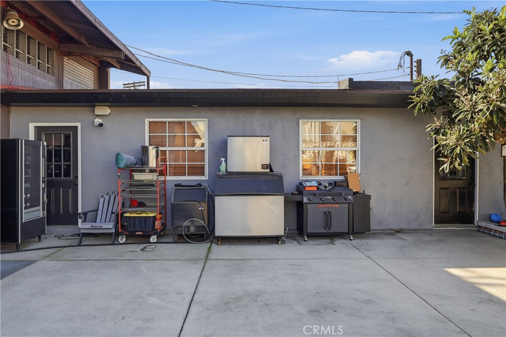1040 1048 251st Property Photo 7