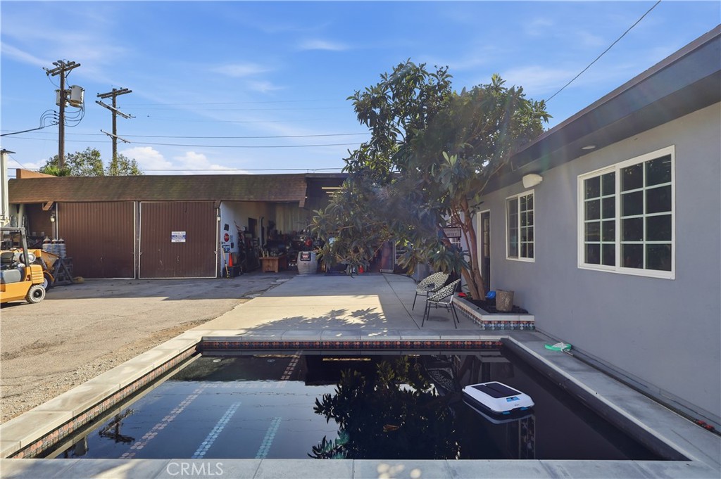 1040 1048 251st Property Photo 9