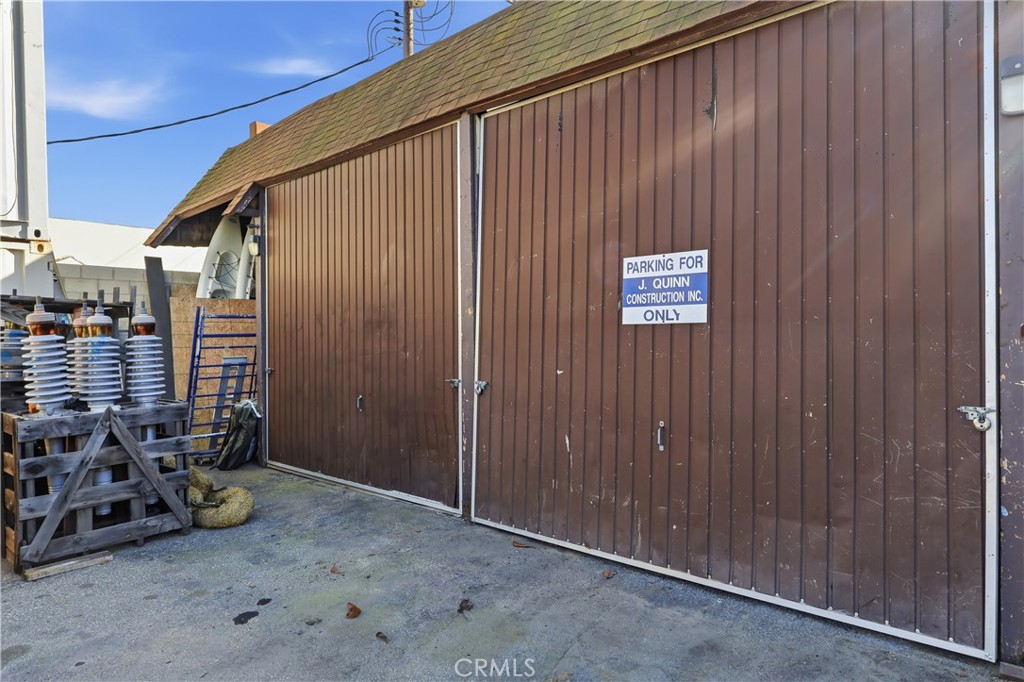 1040 1048 251st Property Photo 10