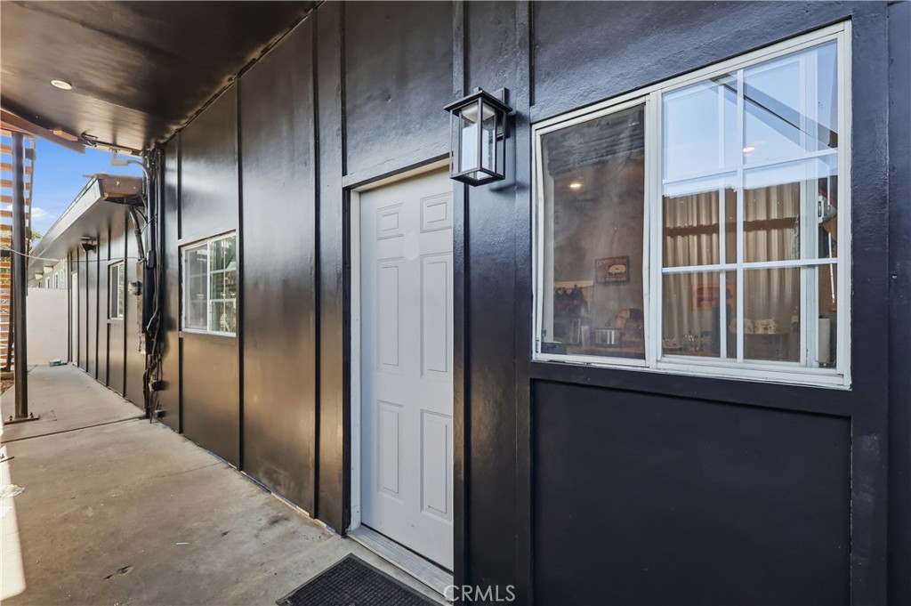 1040 1048 251st Property Photo 11