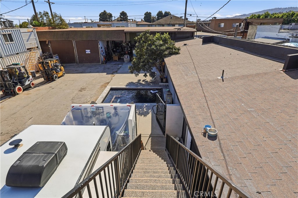 1040 1048 251st Property Photo 13
