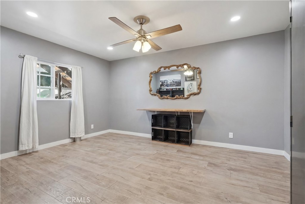1040 1048 251st Property Photo 19