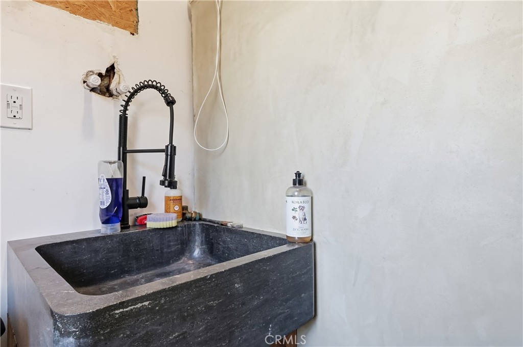 1040 1048 251st Property Photo 21