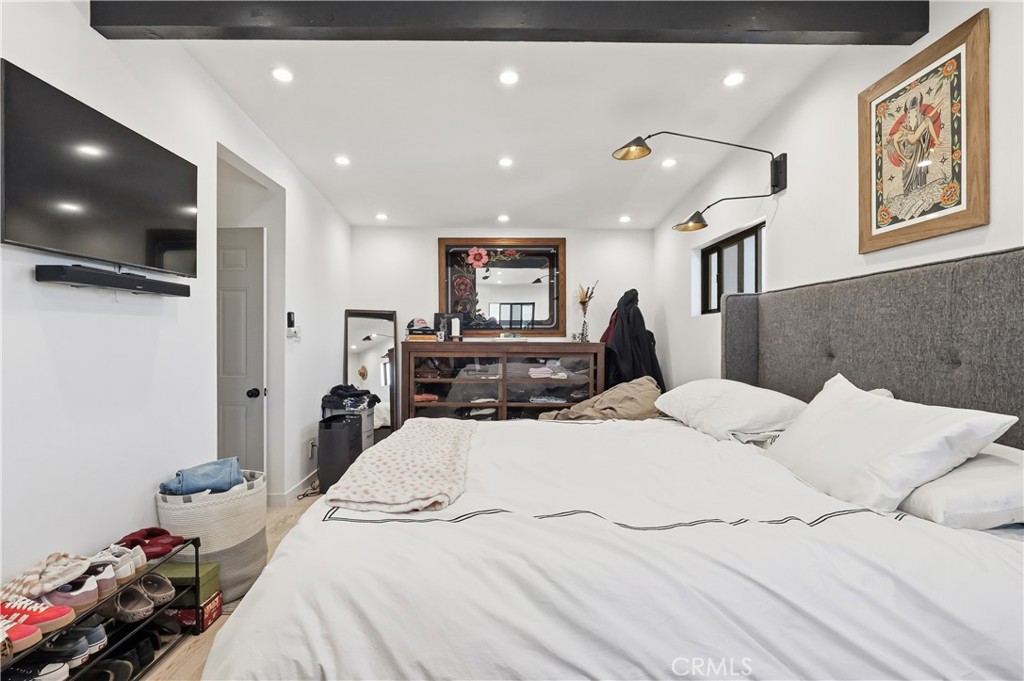1040 1048 251st Property Photo 32