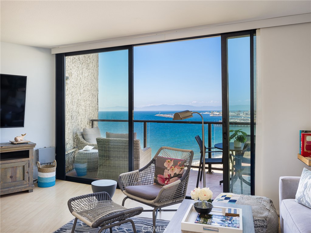 531 Esplanade 313 Property Photo 1