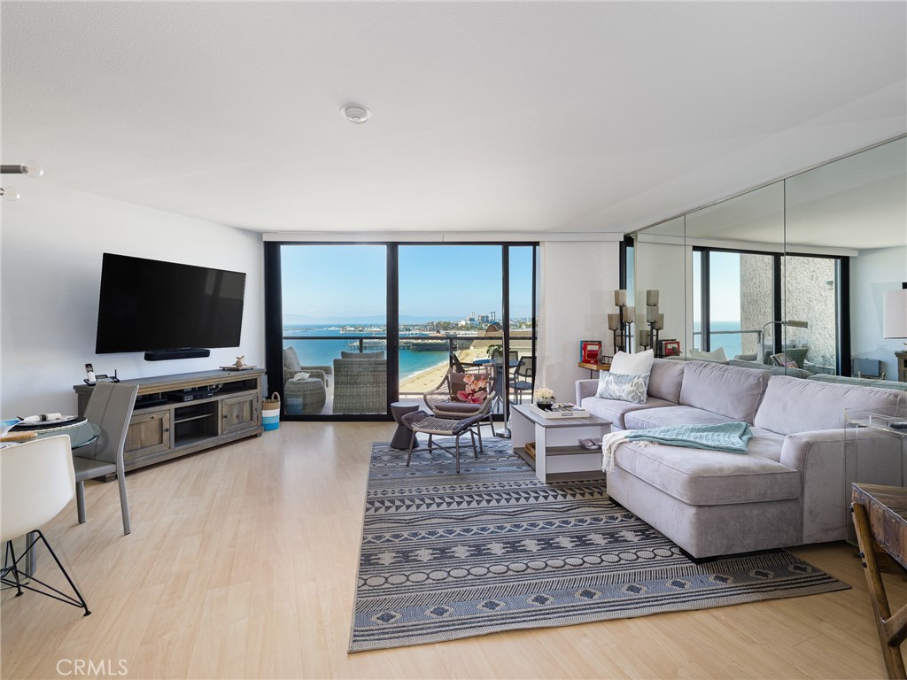 531 Esplanade 313 Property Photo 5