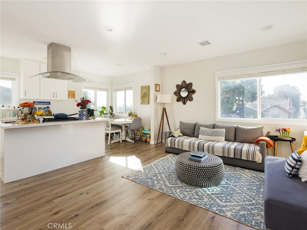 526 Sheldon Street Property Photo 6