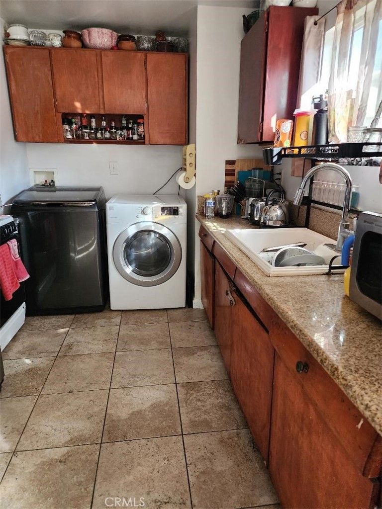 319 E 98th Street Property Photo 2