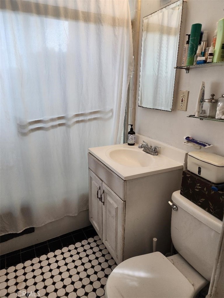 319 E 98th Street Property Photo 3