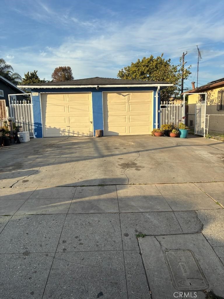 319 E 98th Street Property Photo 4