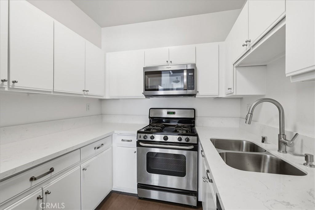 11822 Goshen Avenue 303 Property Photo 6