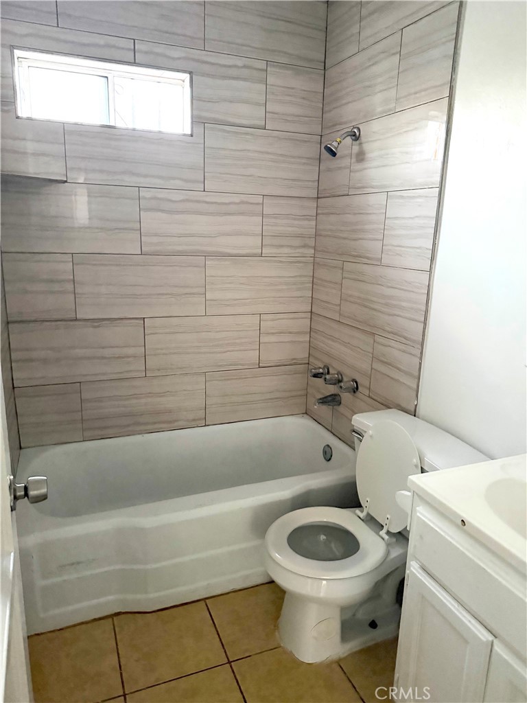 1925 1/2 W 35th Property Photo 11