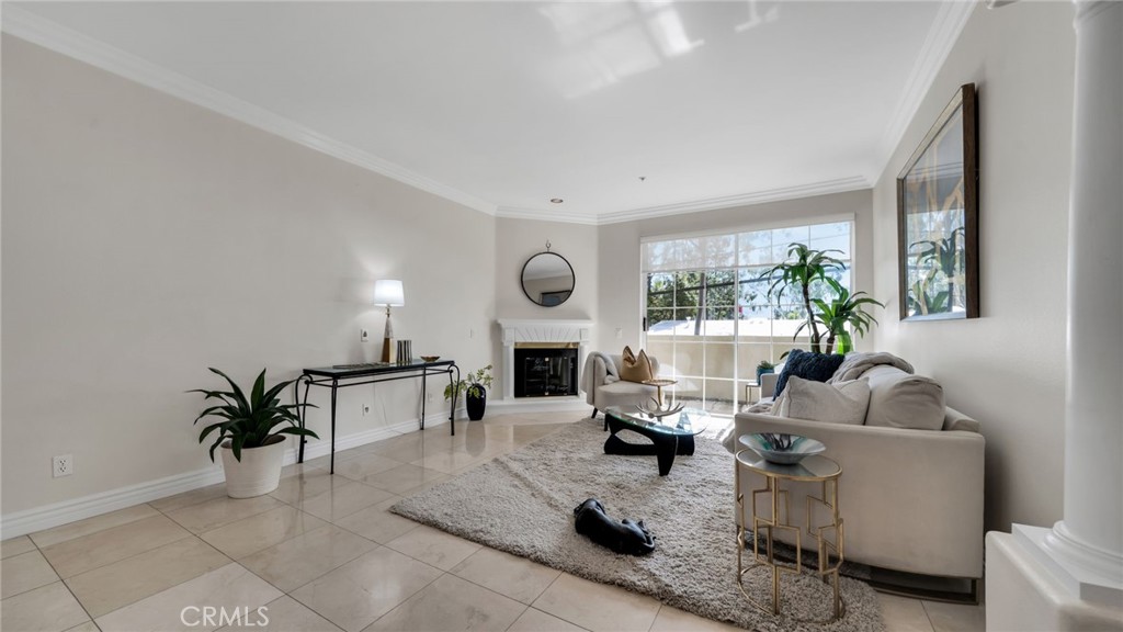 7218 Hillside Avenue 202 Property Photo 3