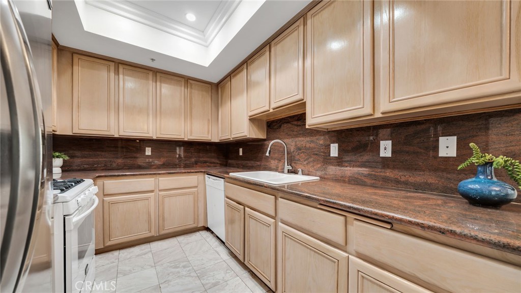 7218 Hillside Avenue 202 Property Photo 13