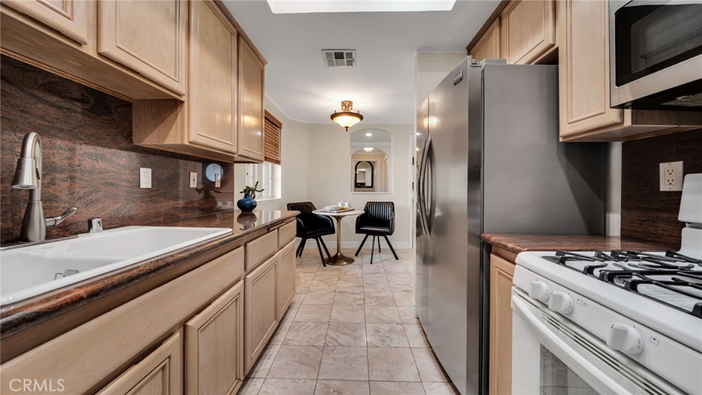 7218 Hillside Avenue 202 Property Photo 14