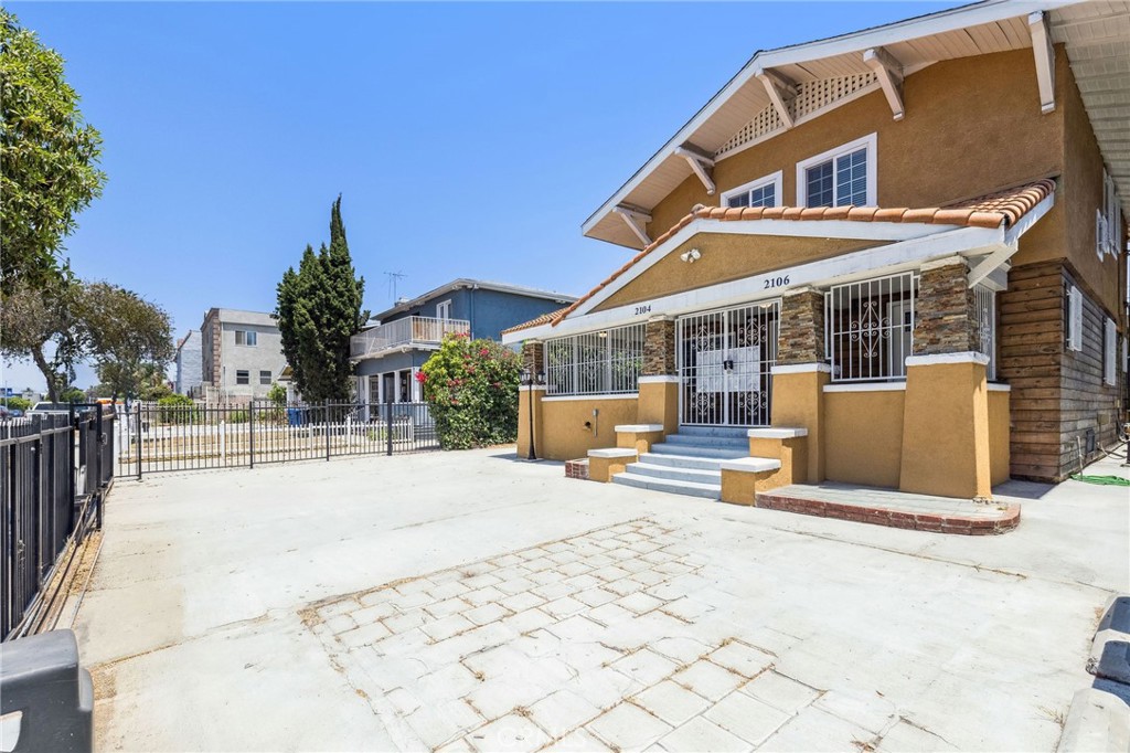 2104 Crenshaw Boulevard Property Photo 3