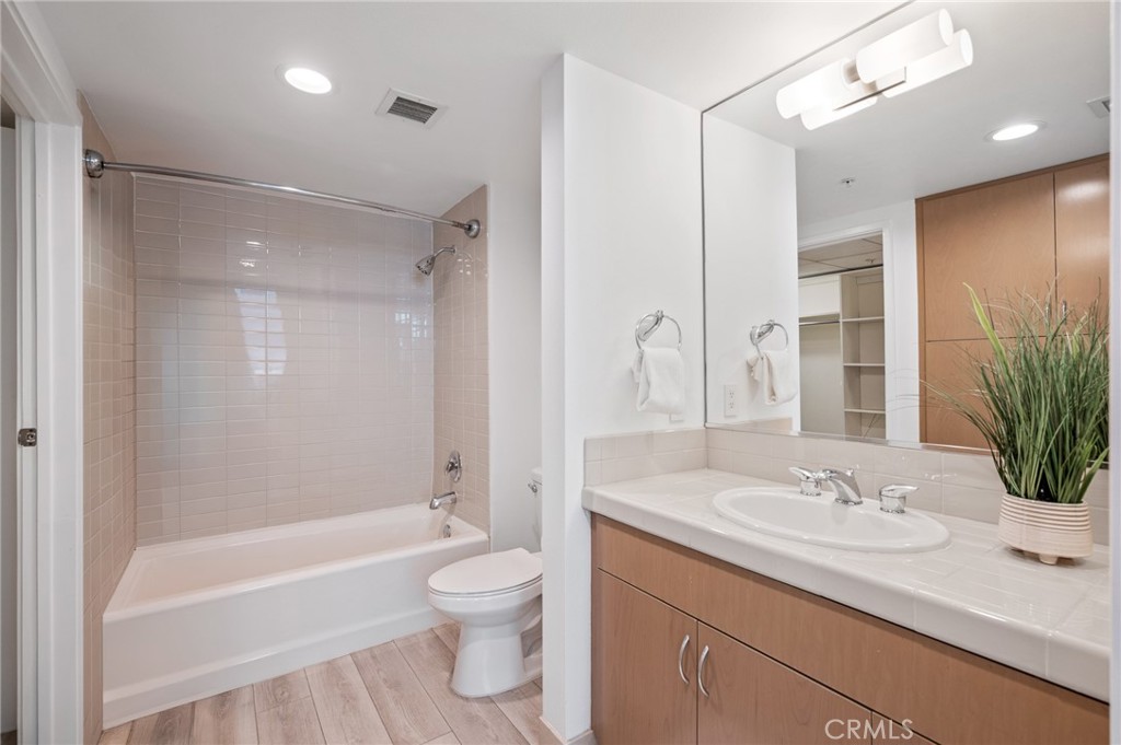 13700 Marina Pointe 611 Property Photo 17