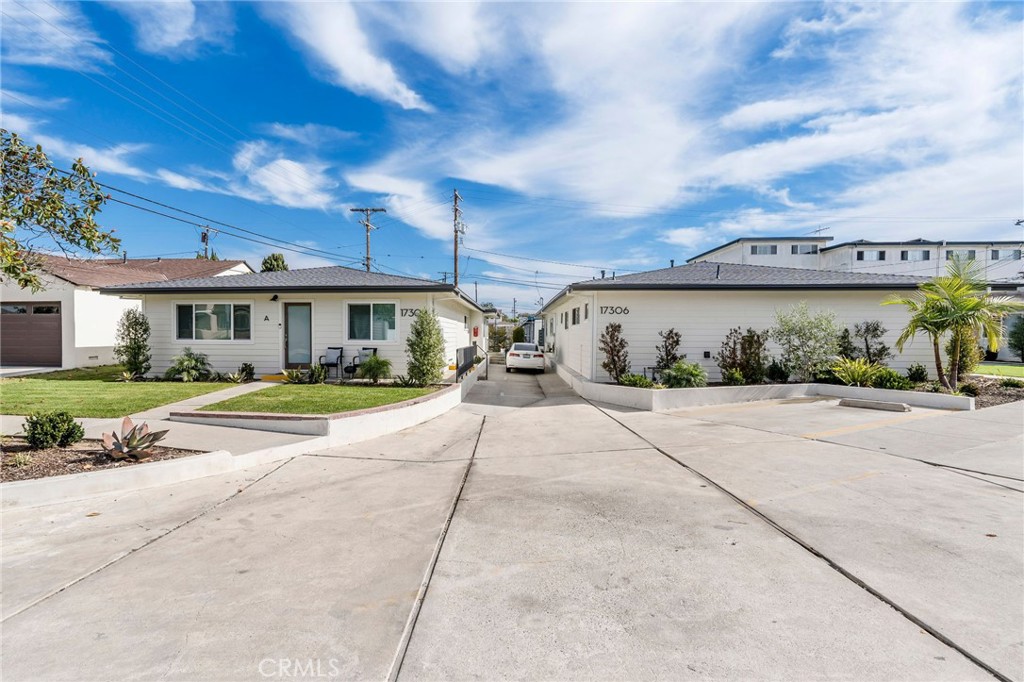 17302 Ermanita Property Photo 4