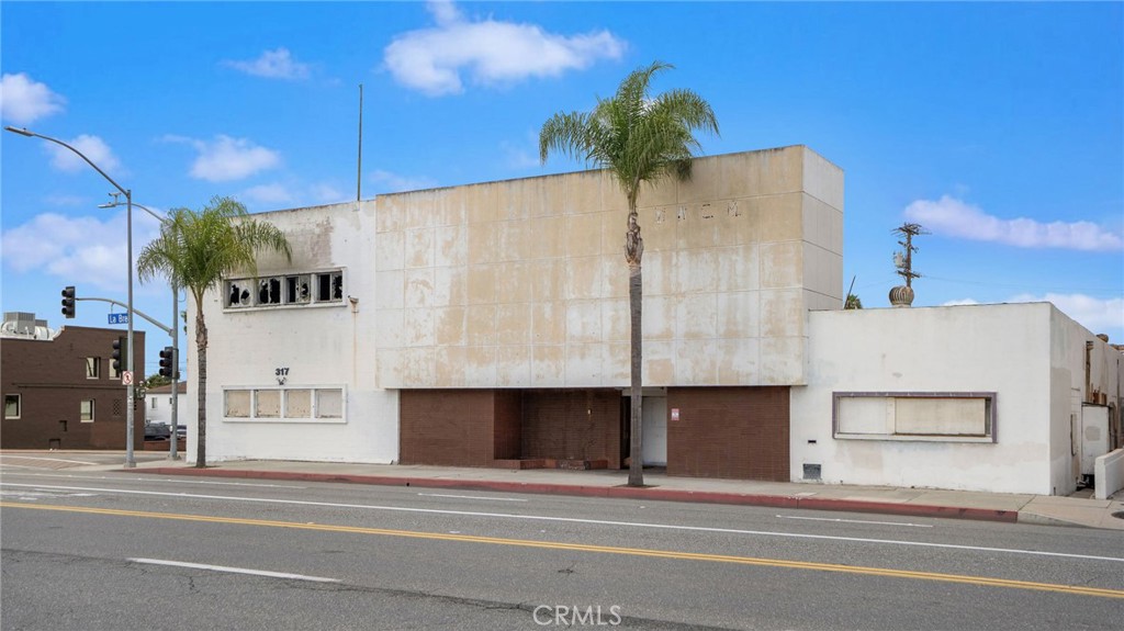 317 S La Brea Property Photo 1