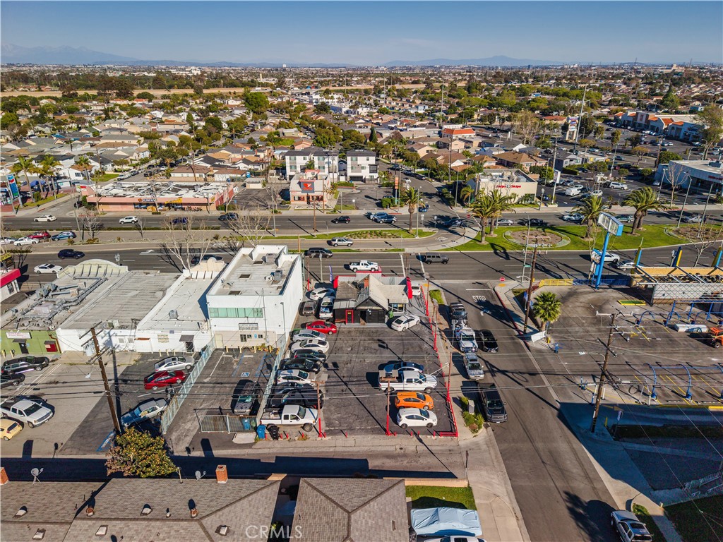 17025 Hawthorne Property Photo 3