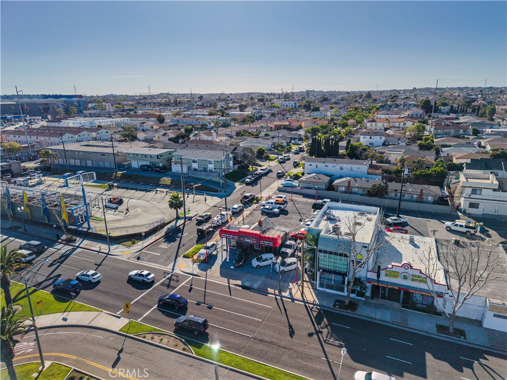17025 Hawthorne Property Photo 7