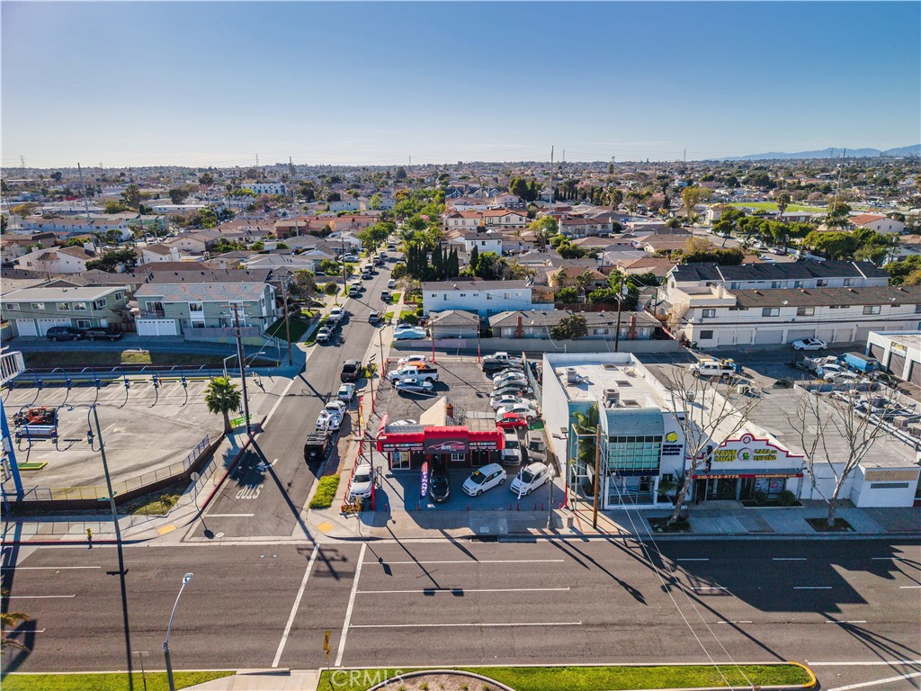 17025 Hawthorne Property Photo 8