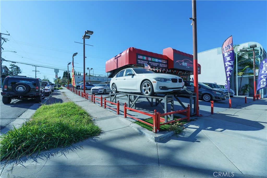 17025 Hawthorne Property Photo 11