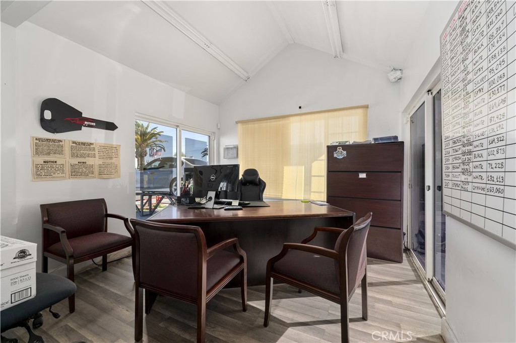 17025 Hawthorne Property Photo 17