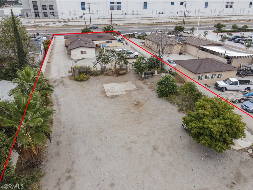 16569 Slover Property Photo 8