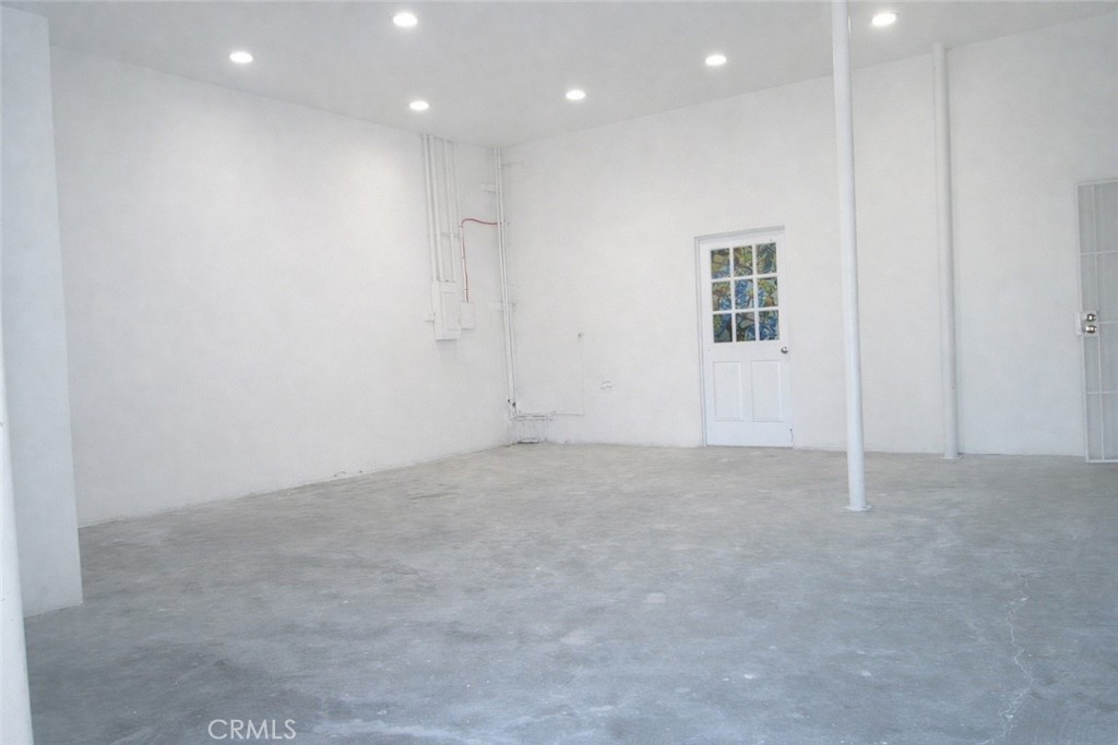 1236 N Wilmington Property Photo 11