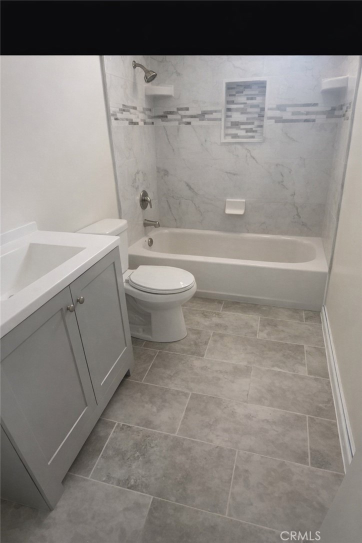 1236 N Wilmington Property Photo 15
