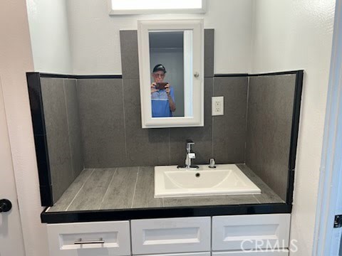 1040 Cedar Property Photo 3