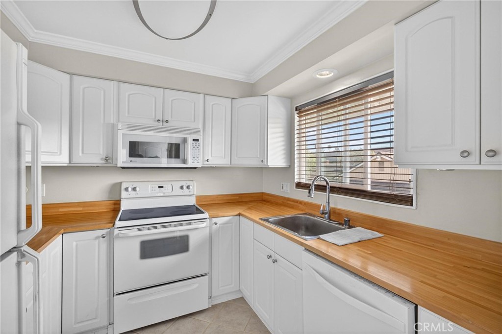 22679 Nadine Circle B Property Photo 14