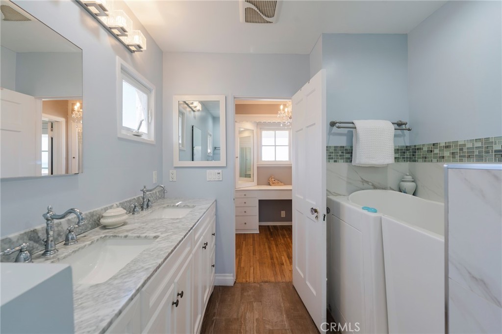 1818 The Strand 1 Property Photo 38