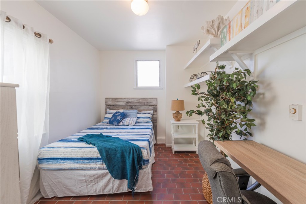 1818 The Strand 1 Property Photo 43