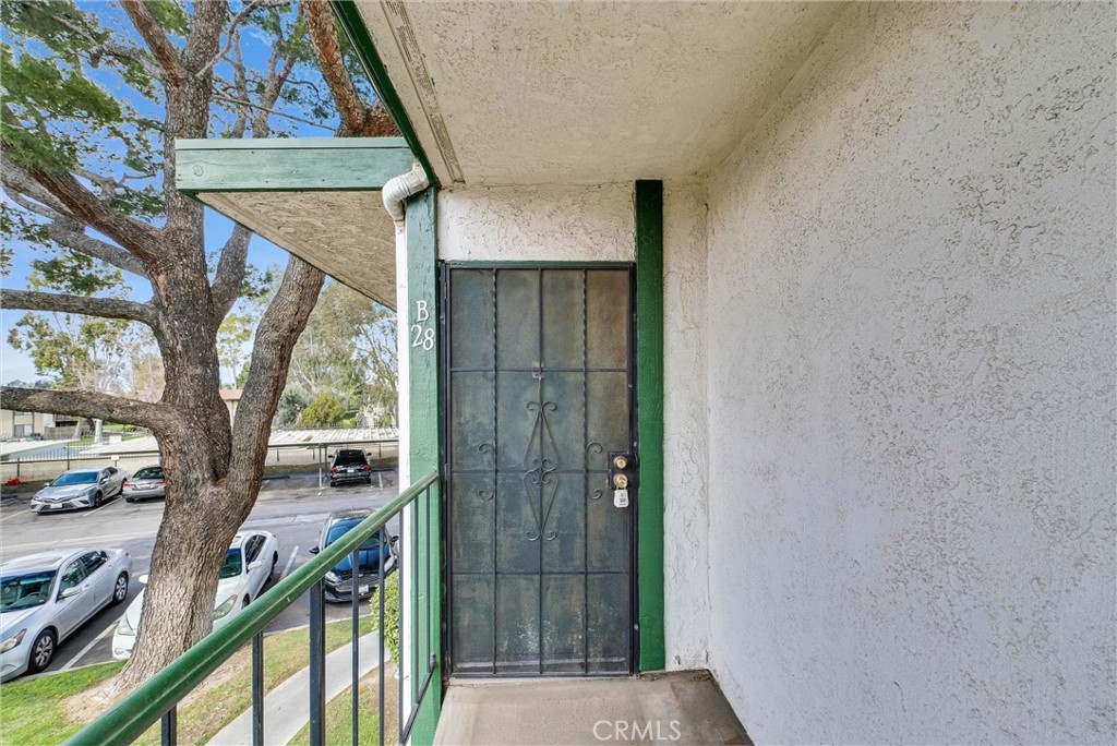 1735 E Washington B28 Property Photo 2