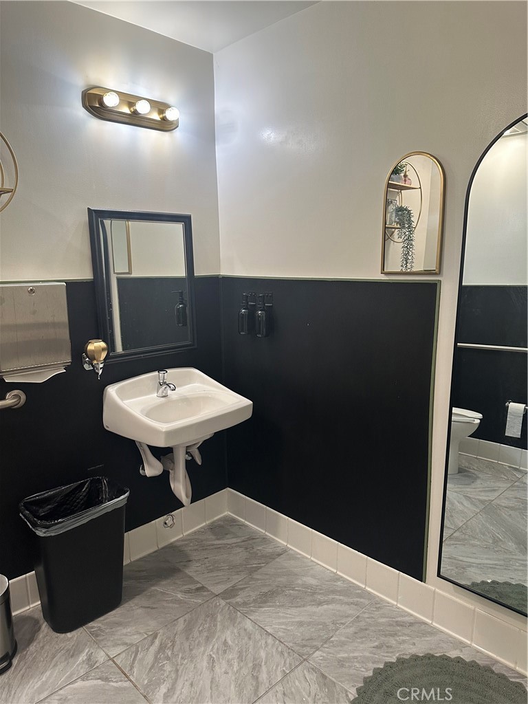 3925 Fountain Property Photo 6