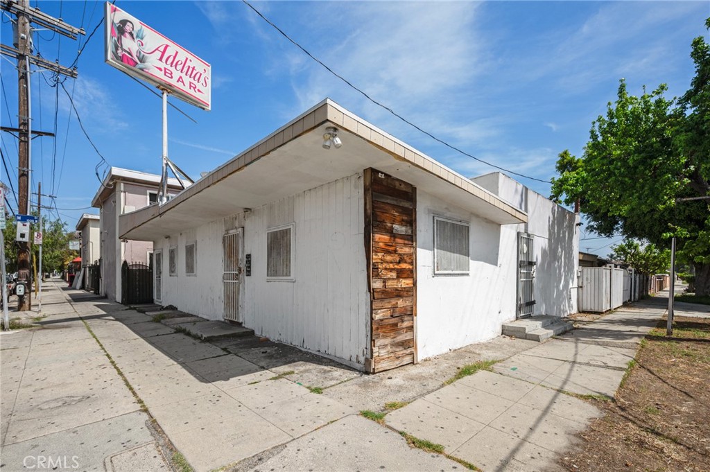 1302 N Wilmington Boulevard Property Photo 2